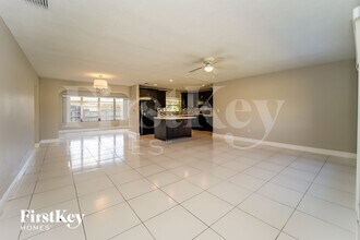 7520 Coral Blvd in Miramar, FL - Foto de edificio - Building Photo