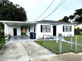 814 Tropic St in Titusville, FL - Building Photo