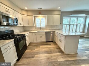 7773 Shootingstar Dr in West Springfield, VA - Building Photo - Building Photo