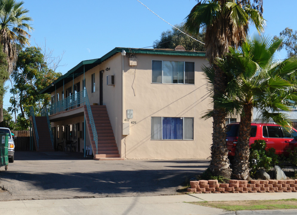 417-431 Claydelle Ave in El Cajon, CA - Building Photo