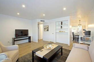 6944 E Earll Dr in Scottsdale, AZ - Building Photo - Building Photo