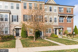 25621 Pleasant Valley Rd in Chantilly, VA - Building Photo