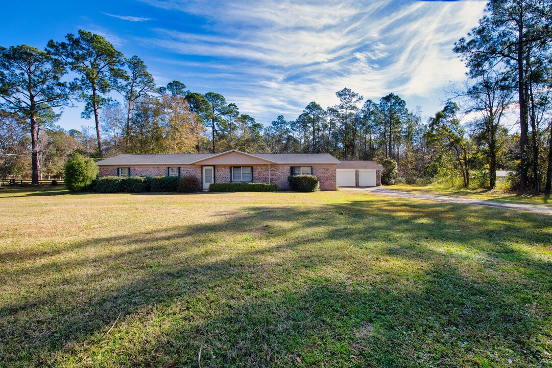 2266 Stallion Rd in Cantonment, FL - Building Photo