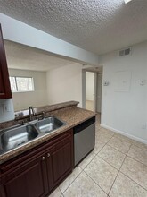 351 Palm Way, Unit 204 in Pembroke Pines, FL - Building Photo - Building Photo