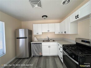 4467 Pinegrove St in Las Vegas, NV - Foto de edificio - Building Photo