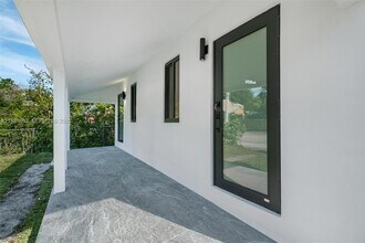 6913 NW 4th Ct in Miami, FL - Building Photo - Building Photo