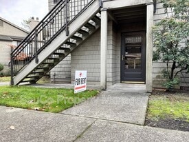 63 Galen St in Lake Oswego, OR - Building Photo