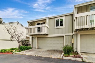 10886 Northridge Square in Cupertino, CA - Building Photo