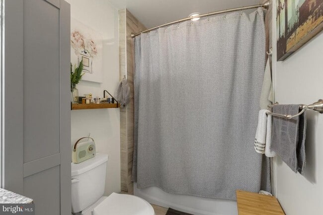 2411 Kensington Ave in Philadelphia, PA - Building Photo - Building Photo