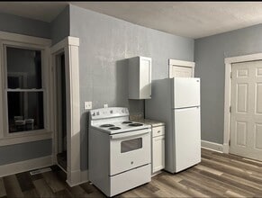 158 Oak Park Dr in Akron, OH - Building Photo - Building Photo