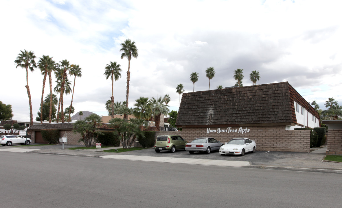 Yum Yum Apartments in Palm Desert, CA - Building Photo