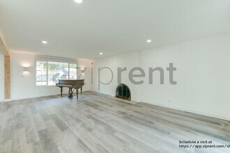 12225 105th Ave NE in Kirkland, WA - Building Photo - Building Photo