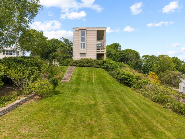 70 Prospect Hill Rd in Groton, CT - Building Photo - Building Photo