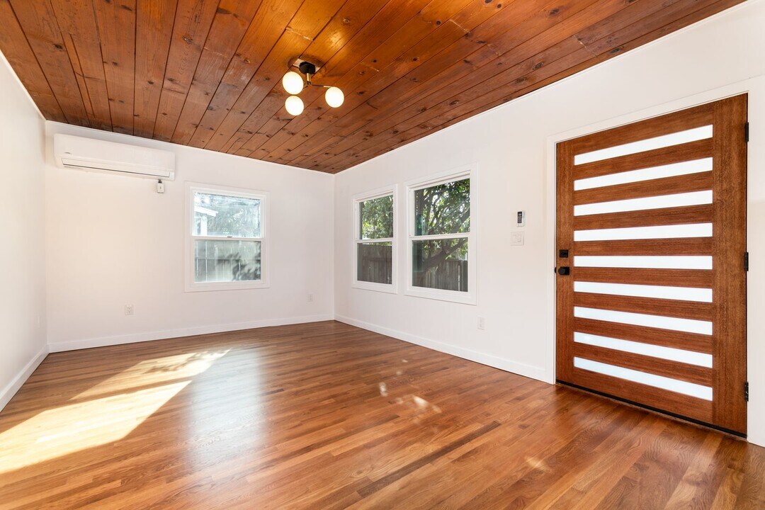 6219 Arroyo Glen St in Los Angeles, CA - Building Photo