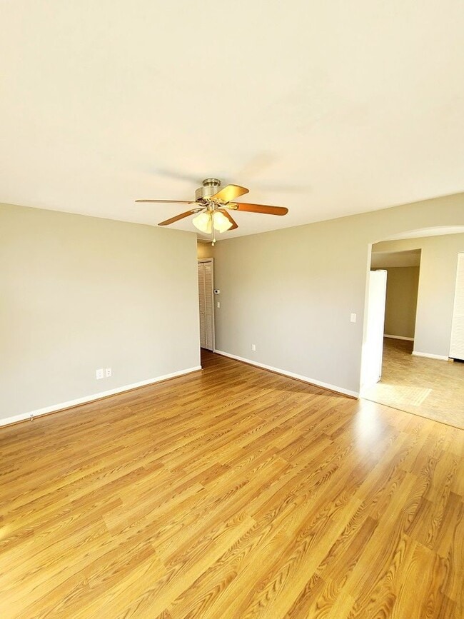 100 Pine Grove Ave in Hampton, VA - Building Photo - Building Photo