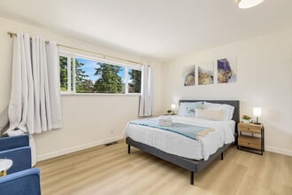 12527 SE 52nd St, Unit ID1335049P in Bellevue, WA - Foto de edificio - Building Photo