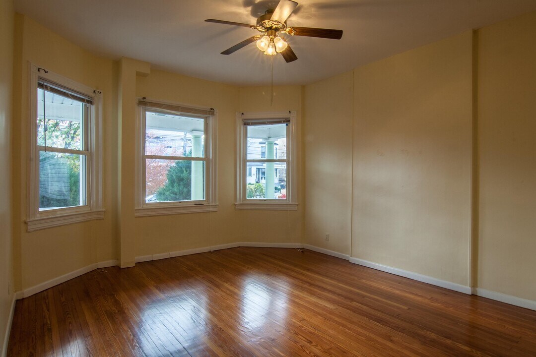 69 W 30th St in Bayonne, NJ - Building Photo