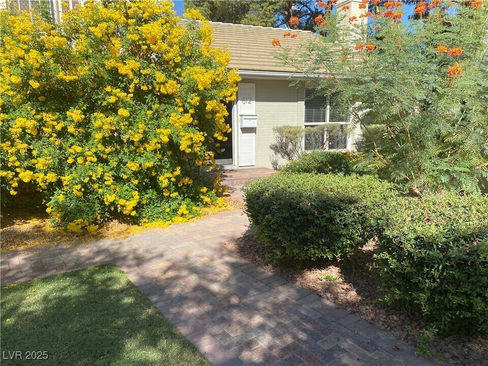 612 Tam O Shanter in Las Vegas, NV - Building Photo