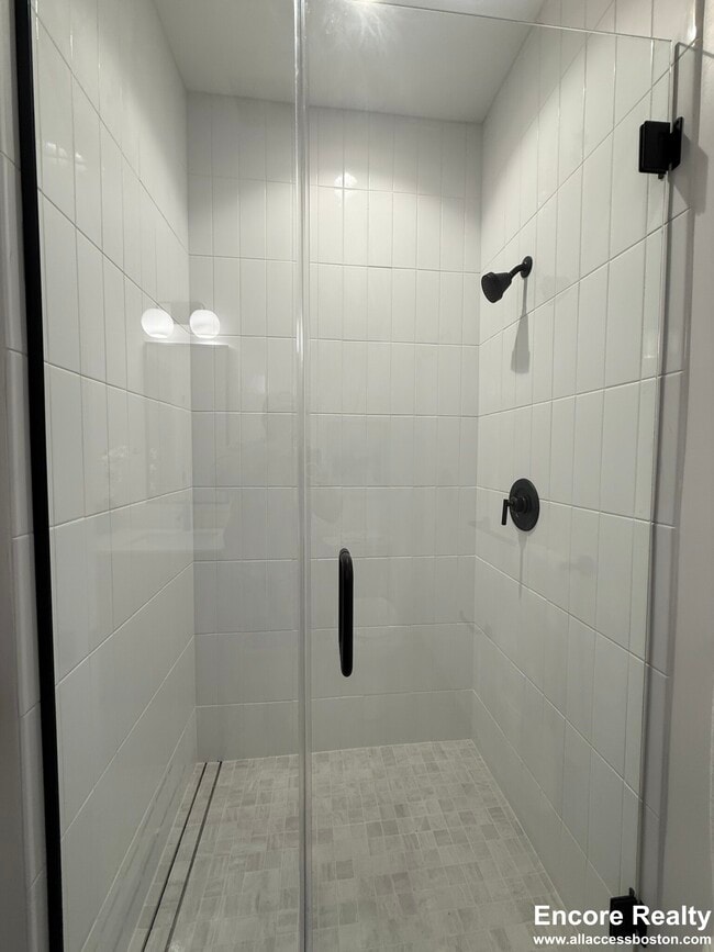 199 Gardner St in Boston, MA - Foto de edificio - Building Photo