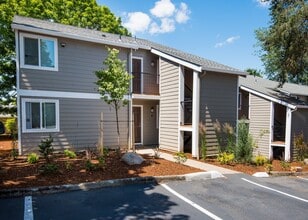 Todd Village Apartments in Tualatin, OR - Building Photo - Building Photo