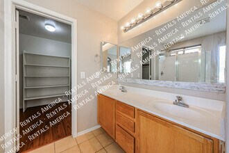 9202 W MacKenzie Dr in Phoenix, AZ - Building Photo - Building Photo