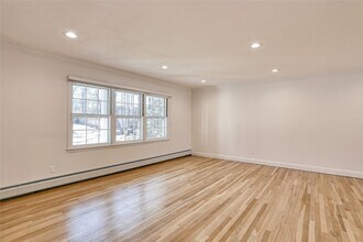 21 Buena Vista Rd in Suffern, NY - Building Photo - Building Photo