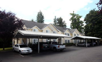 Golf Club Apartments in Lacey, WA - Building Photo - Building Photo