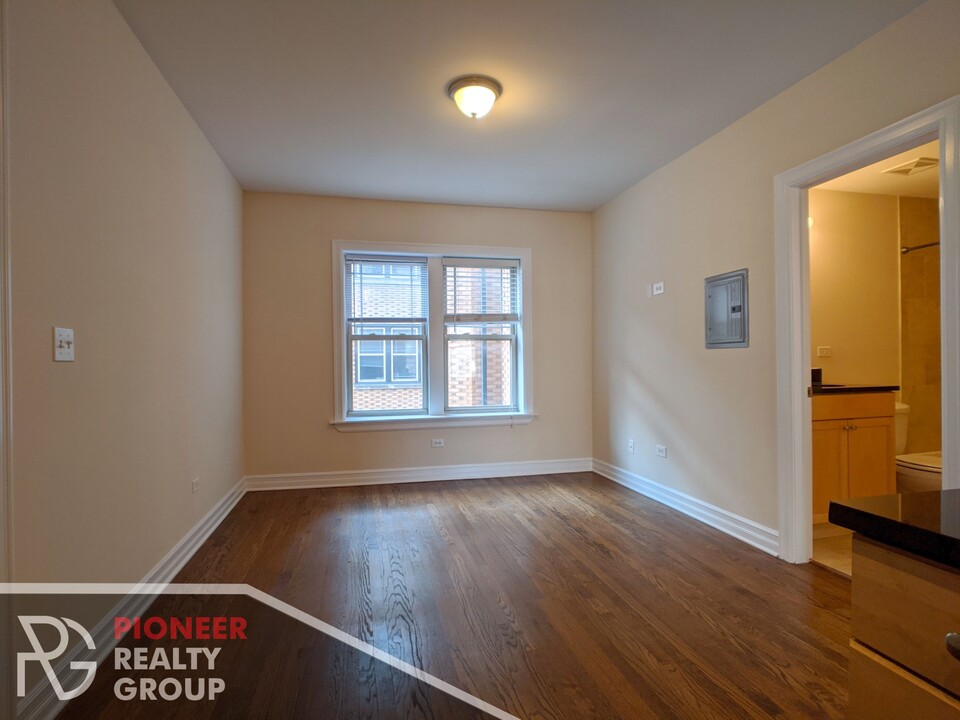 3818 N Sheffield Ave, Unit 2W in Chicago, IL - Building Photo