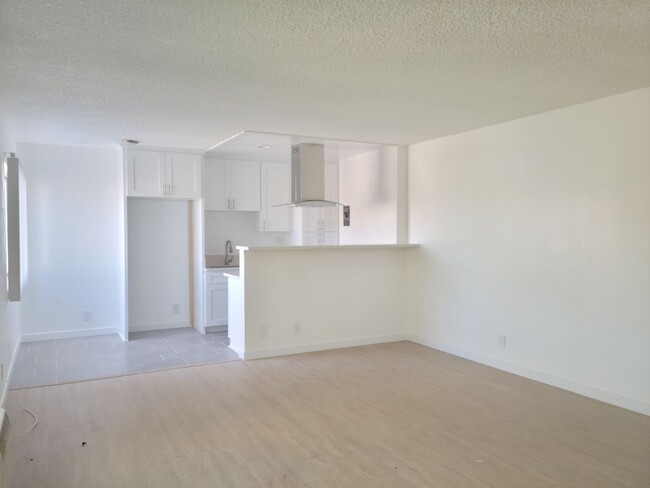 4540 Vista Del Monte Ave, Unit 6 in Los Angeles, CA - Building Photo - Building Photo