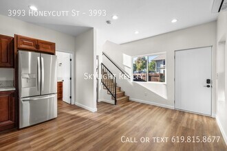 3993 Honeycutt St in San Diego, CA - Foto de edificio - Building Photo