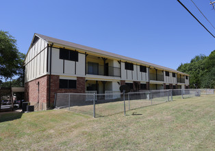 Castle Hill Apartments in Sherman, TX - Foto de edificio - Building Photo