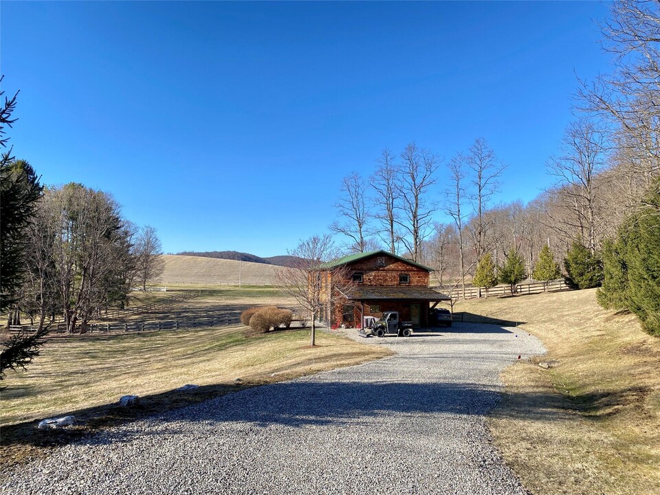 1495 County Rd 83 in Pine Plains, NY - Building Photo