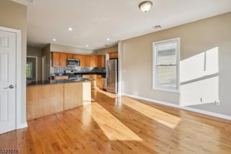 53 Portland Pl, Unit Apt. #1 in Montclair, NJ - Building Photo - Building Photo