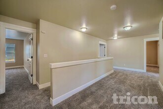 4621 204th St Ct E in Spanaway, WA - Foto de edificio - Building Photo