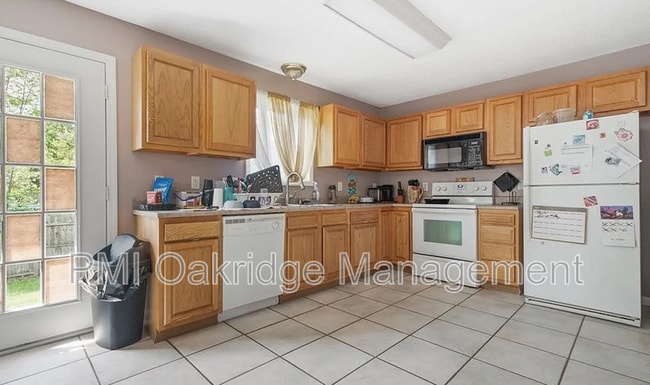 15 Marlou Dr in Hamilton, OH - Building Photo - Building Photo