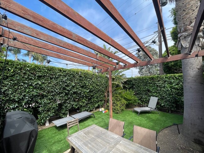 1631 Michigan Ave in Santa Monica, CA - Foto de edificio - Building Photo