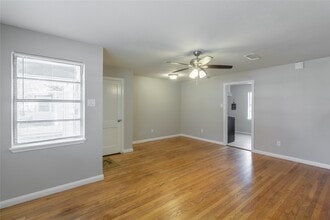 313 Evans St in Angleton, TX - Building Photo - Building Photo