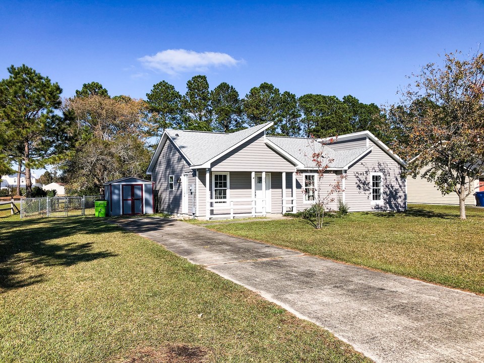 201 Sanders Ln in Havelock, NC - Building Photo