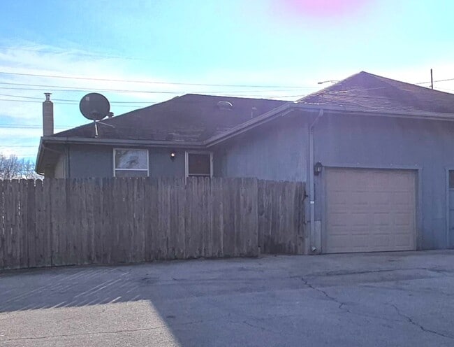 2003 E Battlefield Rd in Springfield, MO - Building Photo - Building Photo