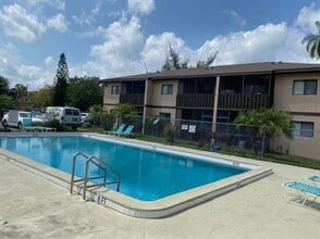 2330 Maple Ave in Ft. Myers, FL - Building Photo - Building Photo