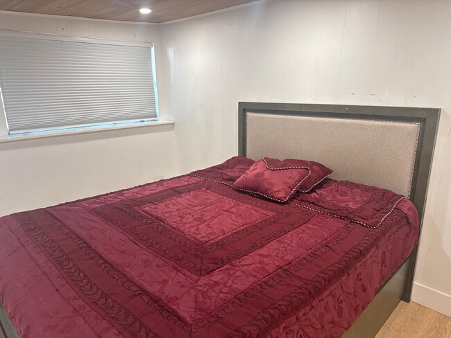 605 NE 27th St in Wilton Manors, FL - Foto de edificio - Building Photo