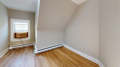 50-56 Burnett St, Unit 3 in Boston, MA - Building Photo - Building Photo