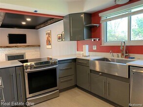 5051 Falmouth Dr in Troy, MI - Building Photo - Building Photo