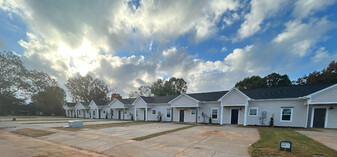 Welcome to Indian Creek Townhomes – Your P...