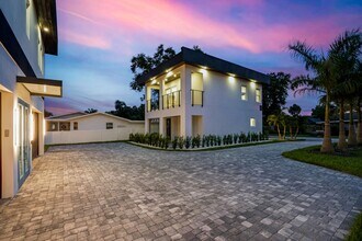 711 Tropical Dr in Bradenton, FL - Building Photo - Building Photo