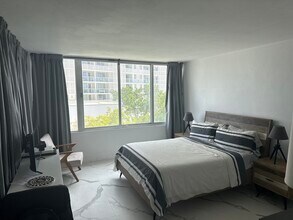 1000 West Ave, Unit 207 in Miami Beach, FL - Foto de edificio - Building Photo