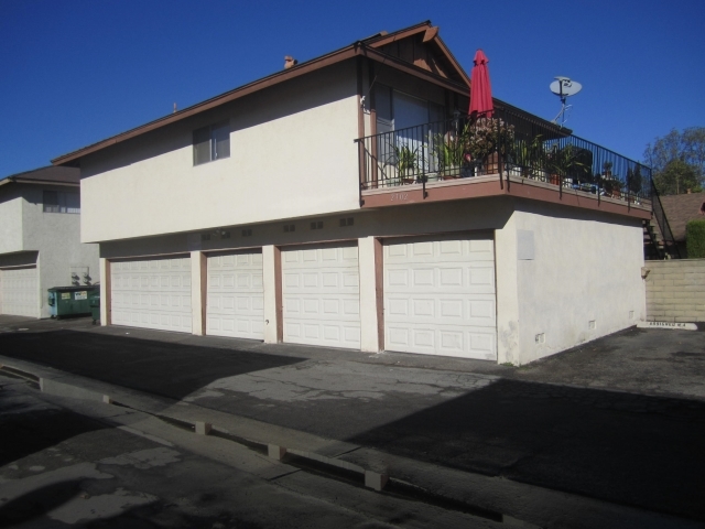 2702 W Orion Ave in Santa Ana, CA - Foto de edificio - Building Photo