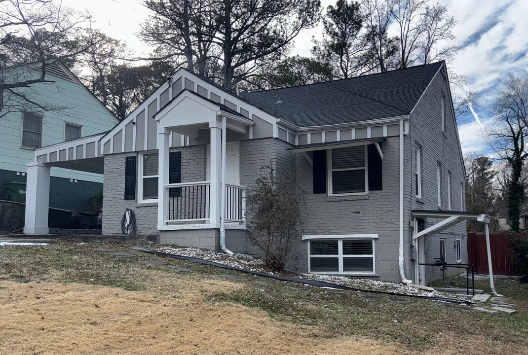 1307 Lorenzo Dr SW in Atlanta, GA - Building Photo