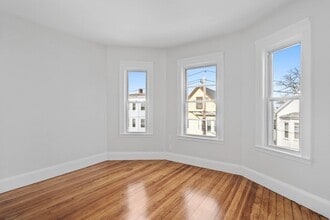 33 Harbor View St in Boston, MA - Foto de edificio - Building Photo