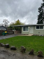 52351 SW 3rd St in Scappoose, OR - Building Photo